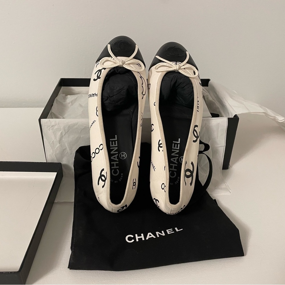 CHANEL Black and Cream Logo Flats